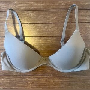SKIMS Tan T-Shirt Bra with Molded Cups Brown Mocha  Color size 34 B